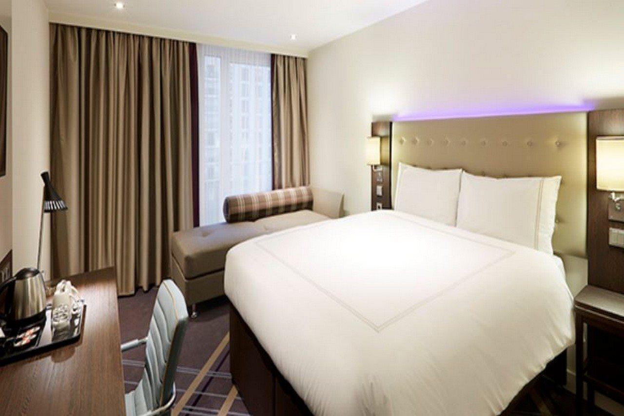 Premier Inn Berlin Alexanderplatz Экстерьер фото